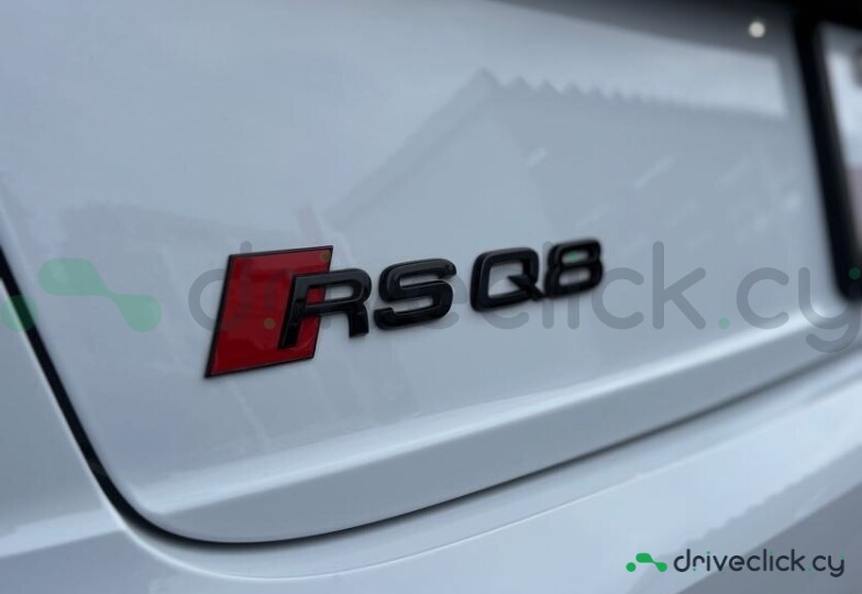 Audi RS Q8 White
