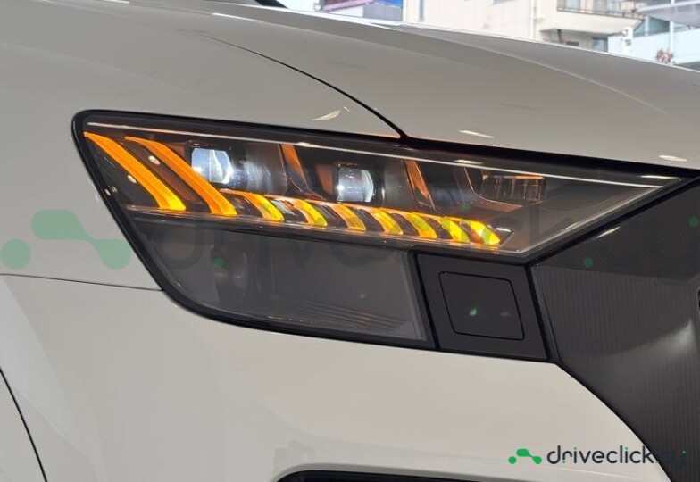Audi RS Q8 White