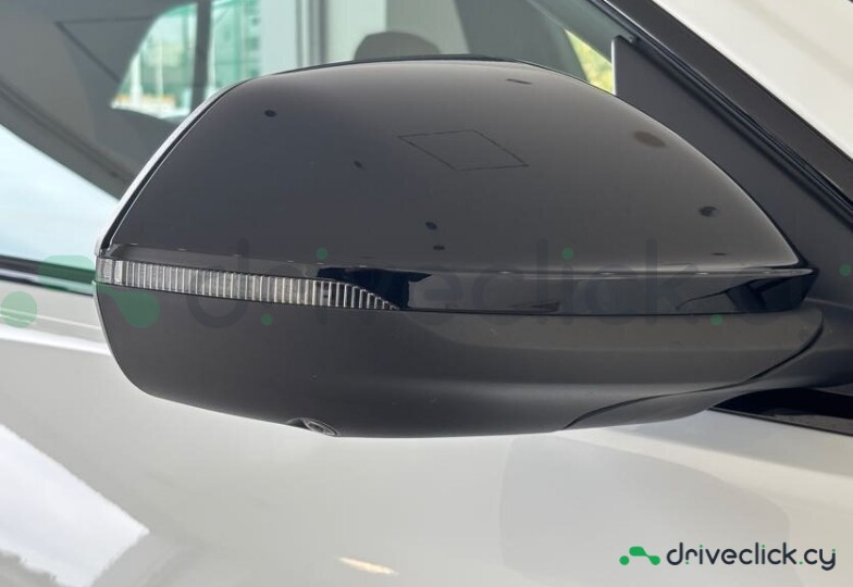 Audi RS Q8 White
