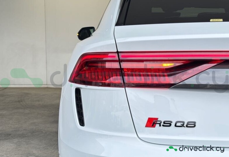 Audi RS Q8 White