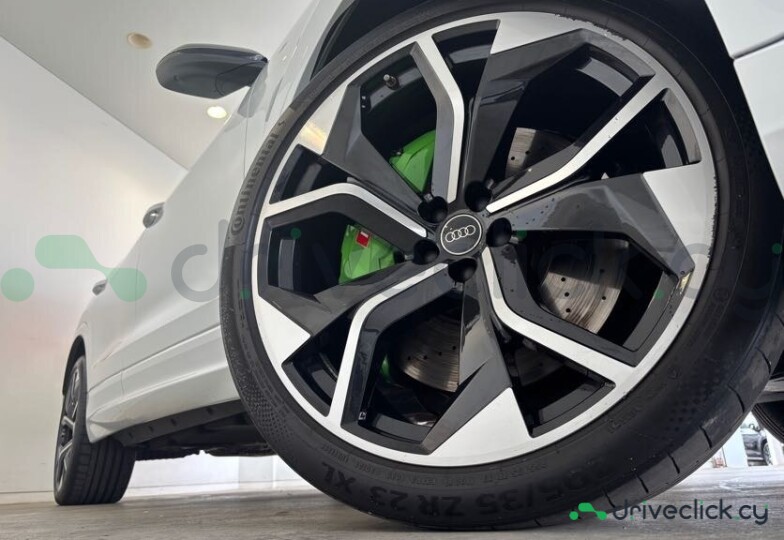 Audi RS Q8 White