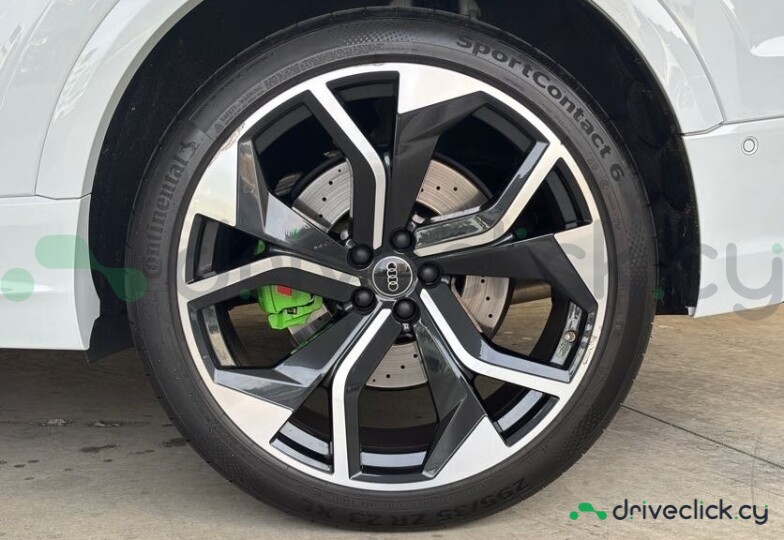 Audi RS Q8 White