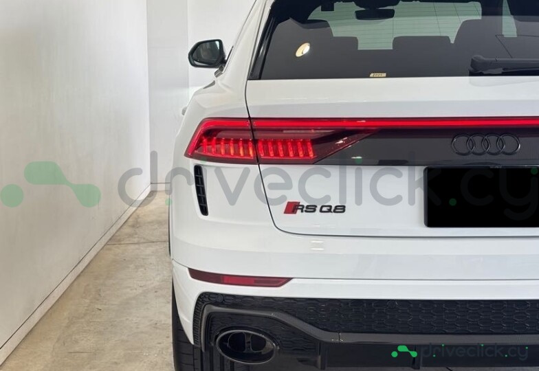Audi RS Q8 White