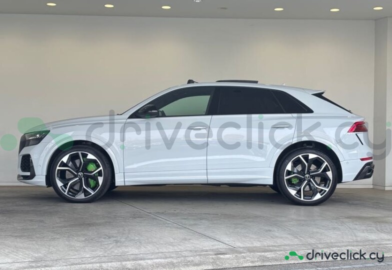 Audi RS Q8 White