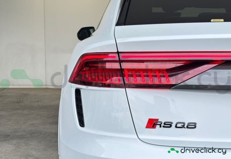Audi RS Q8 White
