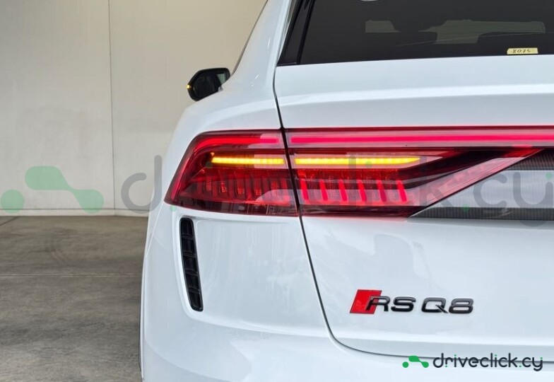 Audi RS Q8 White