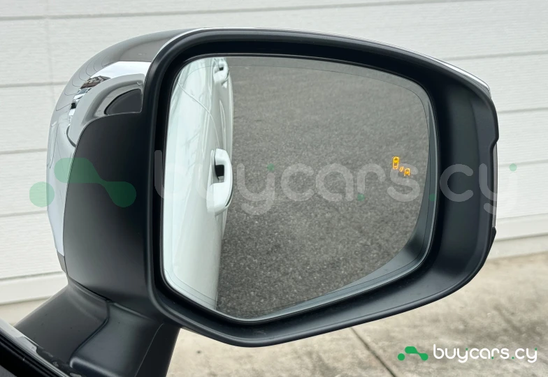 Toyota Land Cruiser 300 Белый