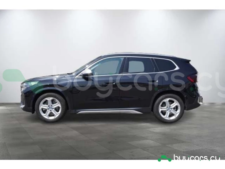 BMW iX1 Черный