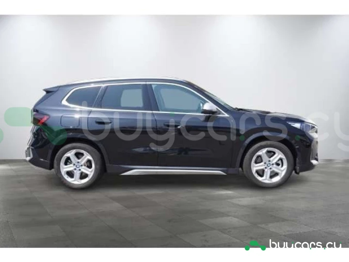 BMW iX1 Черный