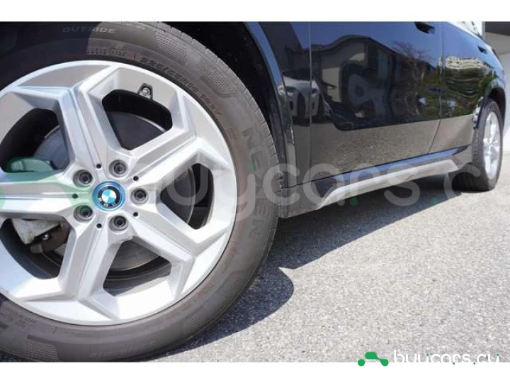 BMW iX1 Черный