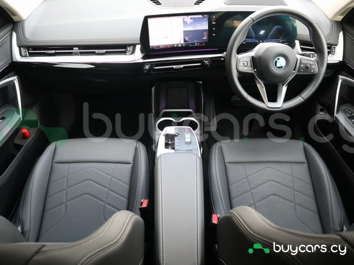 BMW iX1 Черный