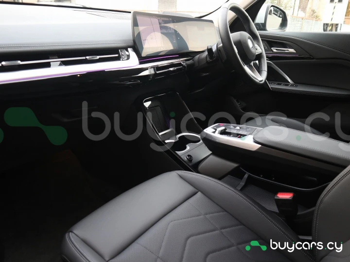 BMW iX1 Черный