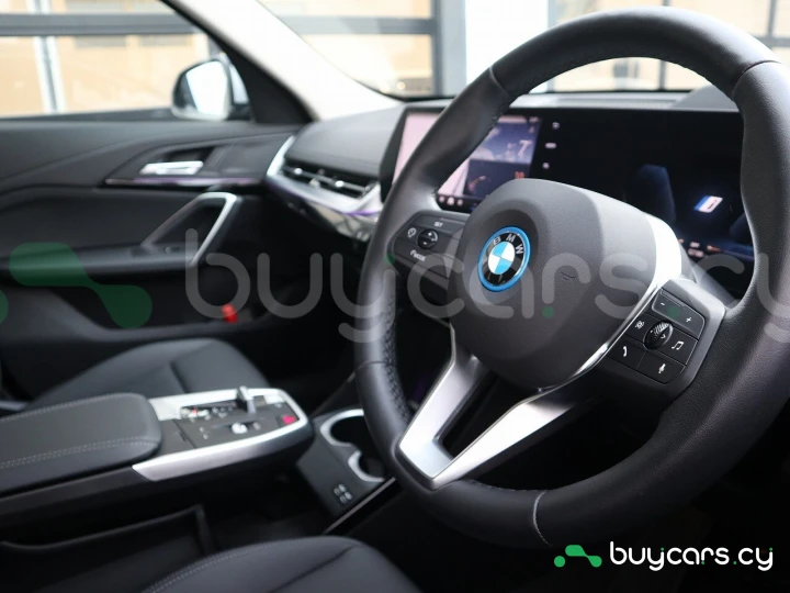 BMW iX1 Черный