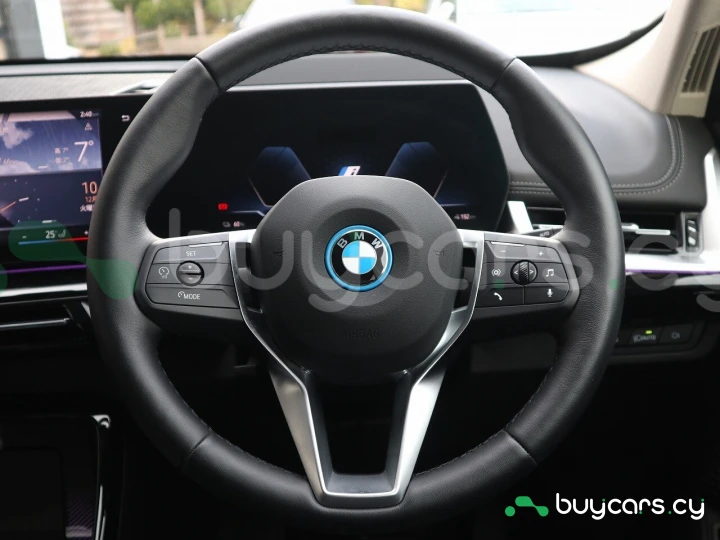 BMW iX1 Черный