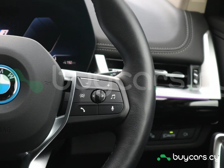 BMW iX1 Черный