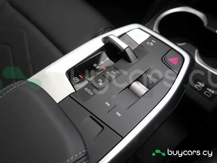 BMW iX1 Черный