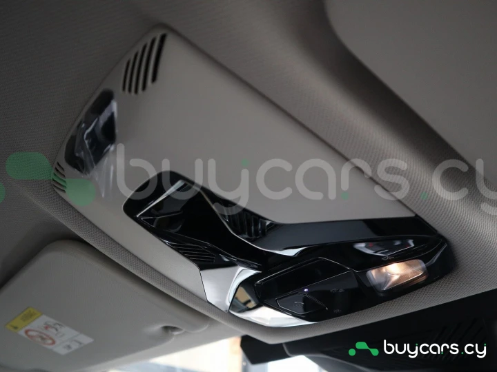 BMW iX1 Черный