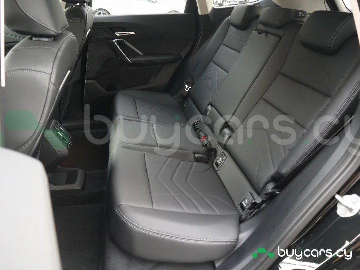 BMW iX1 Черный