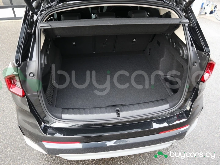 BMW iX1 Черный