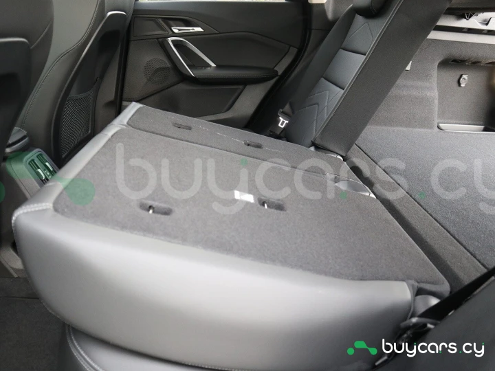 BMW iX1 Черный