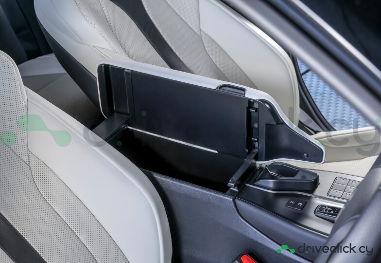 Lexus UX Black