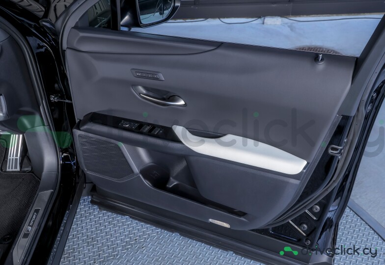 Lexus UX Black