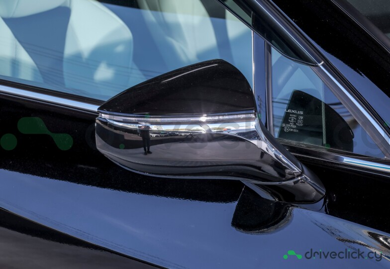 Lexus UX Black