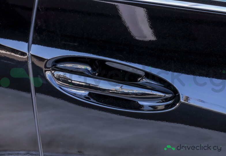 Lexus UX Black