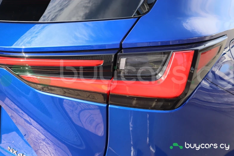 Lexus NX Синий