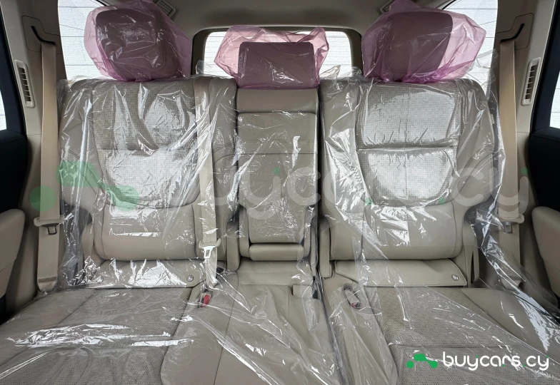 Toyota Land Cruiser 300 Белый