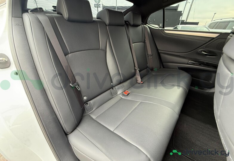 Lexus ES White
