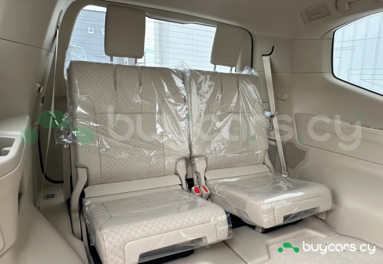 Toyota Land Cruiser 300 Белый