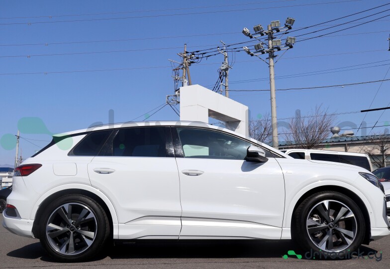Audi Q4 e-tron White