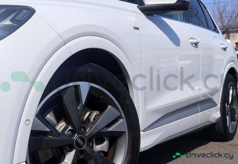 Audi Q4 e-tron White