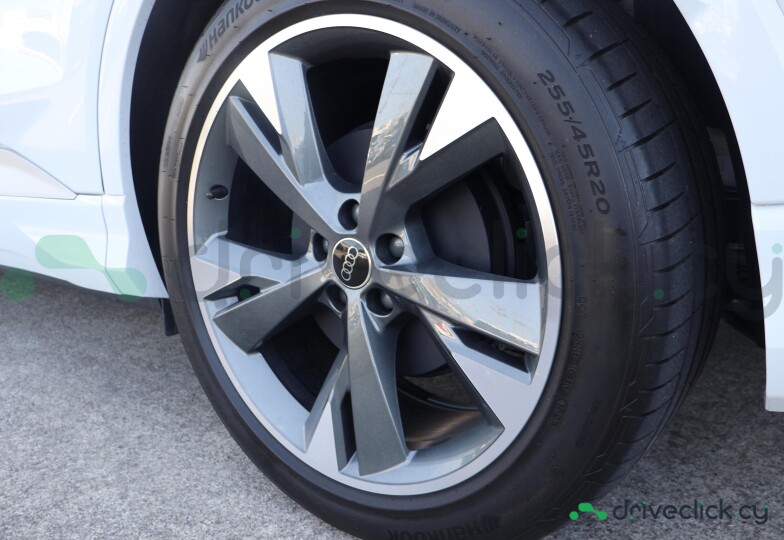 Audi Q4 e-tron White