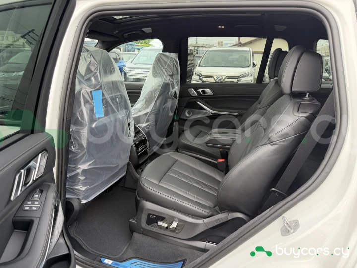 BMW X7 Белый