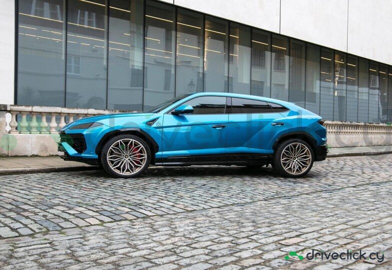 Lamborghini Urus Blue