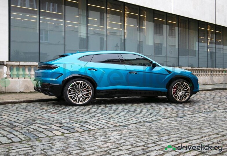 Lamborghini Urus Blue