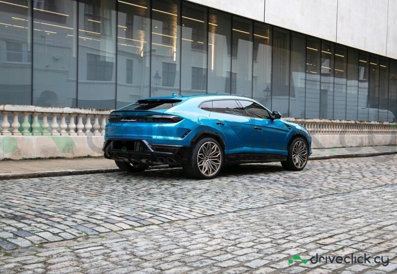 Lamborghini Urus Blue