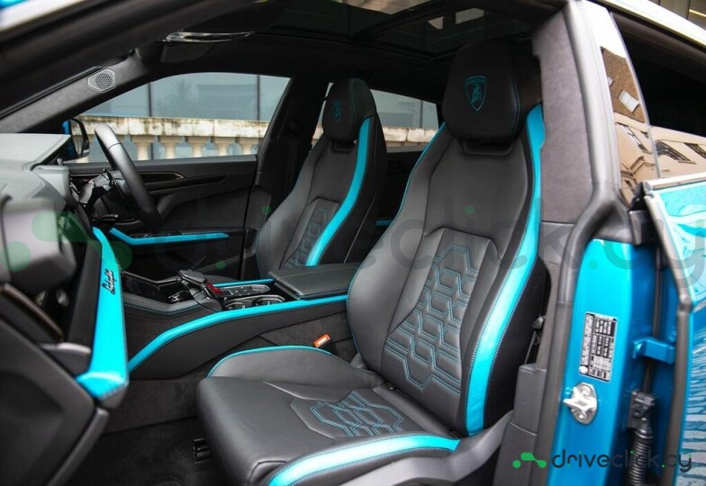 Lamborghini Urus Blue