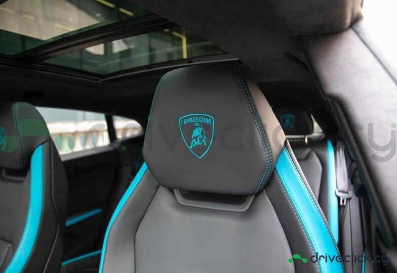Lamborghini Urus Blue