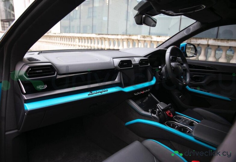 Lamborghini Urus Blue