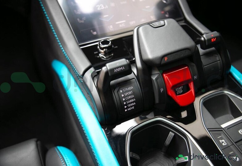 Lamborghini Urus Blue