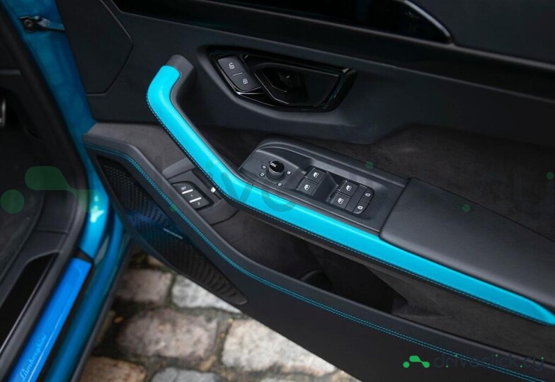 Lamborghini Urus Blue