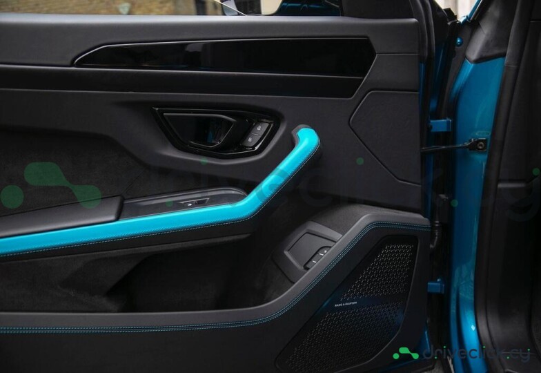 Lamborghini Urus Blue