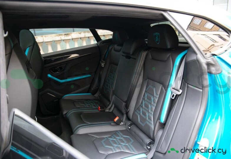 Lamborghini Urus Blue