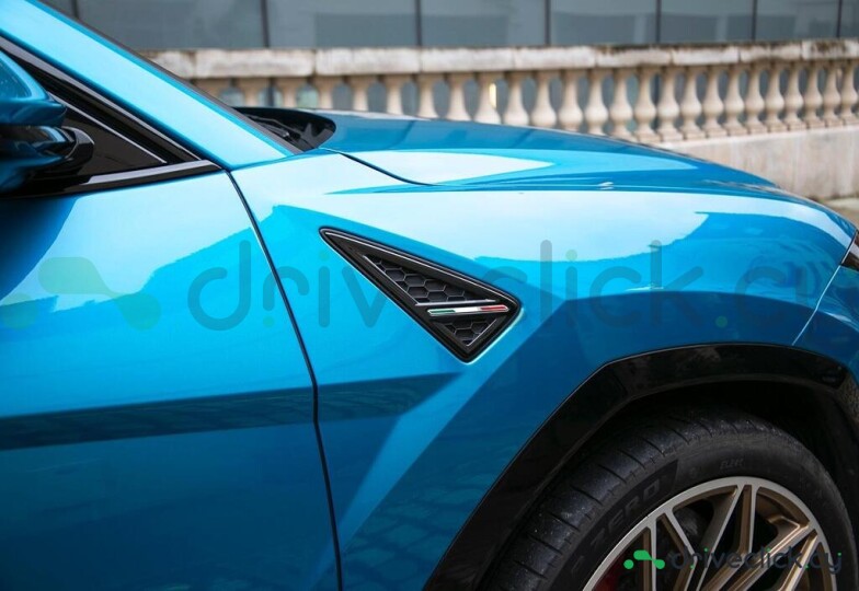 Lamborghini Urus Blue