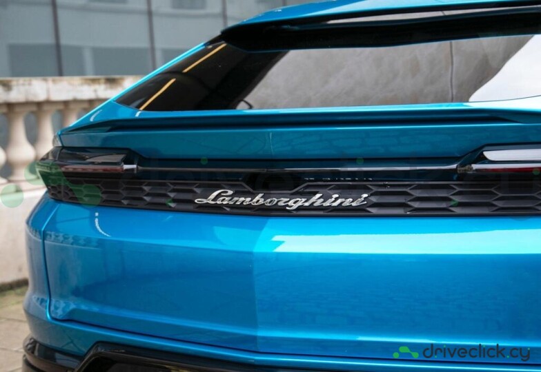 Lamborghini Urus Blue