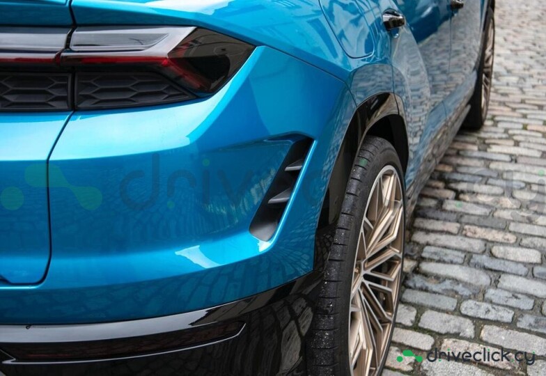 Lamborghini Urus Blue