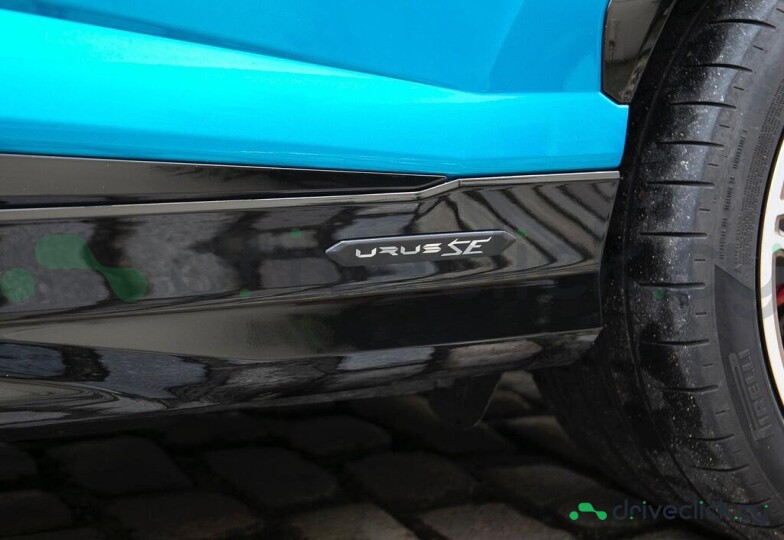 Lamborghini Urus Blue